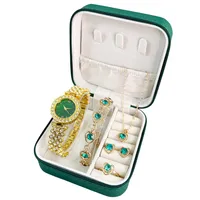 ست ساعت مچی عقربه‌ای کوارتز و ست زیورآلات زنانه مدل 439-3 G