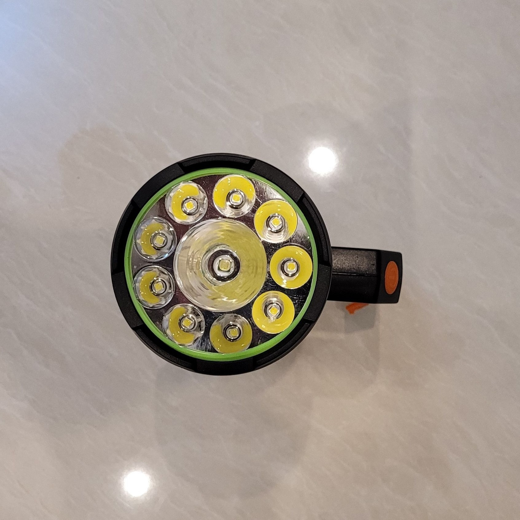 نورافکن دستی مدل yt-82031 با نور مهتابی نورافکن دستی مدل yt-82031 با نور مهتابی