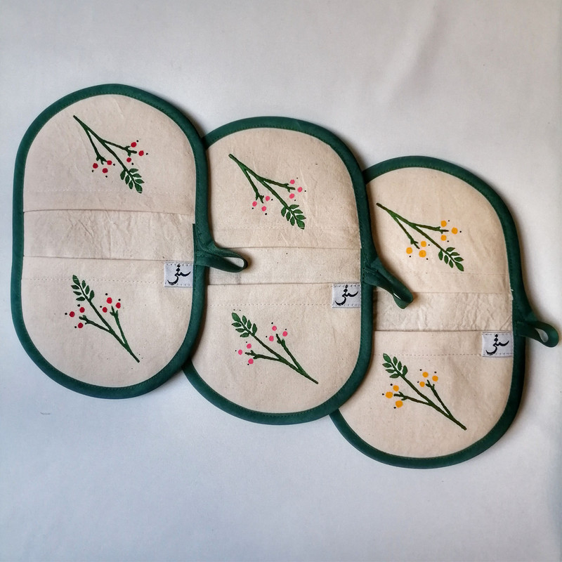 دستکش فر مدل شکوفه کد 02 مجموعه 2 عددی دستکش فر مدل شکوفه کد 02 مجموعه 2 عددی