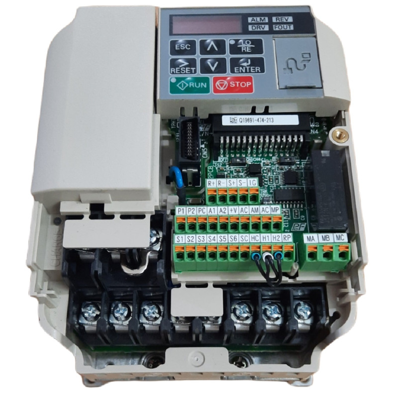 اینورتر یاسکاوا مدل V1000 کد CIMR-VB4A0002 ظرفیت 0.4 کیلووات