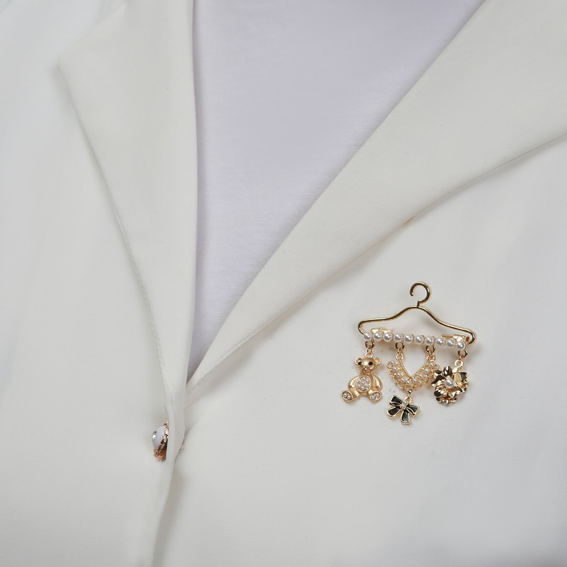 گل سینه زنانه مدل جالباسی کد 112007328