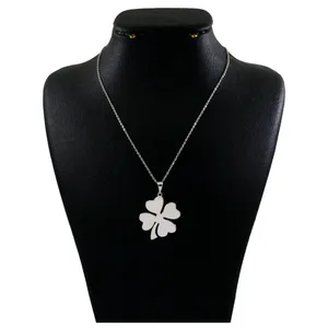 گردنبند نقره زنانه دلی جم طرح گل شبدر  کد D 656