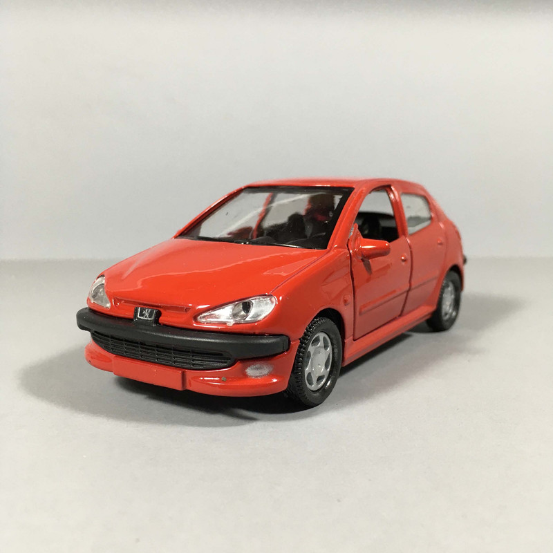 ماشین بازی طاها مدل پژو 206