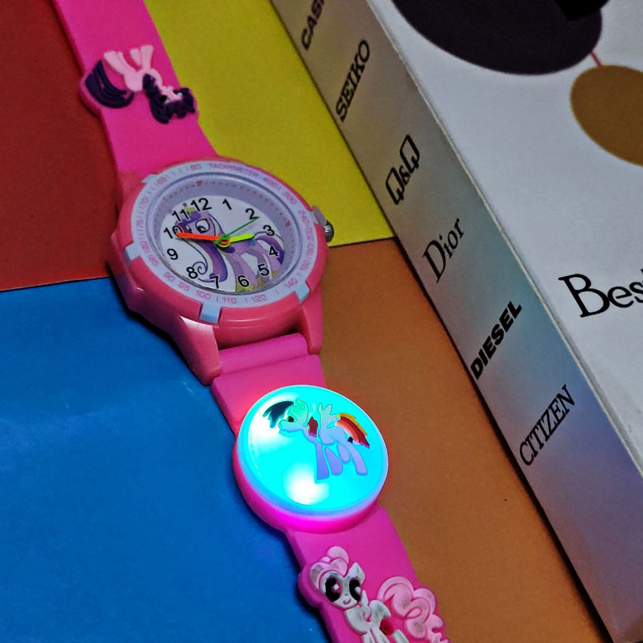 ساعت مچی عقربه ای بچگانه مدل چراغدار 07 ساعت مچی عقربه ای بچگانه مدل چراغدار 07