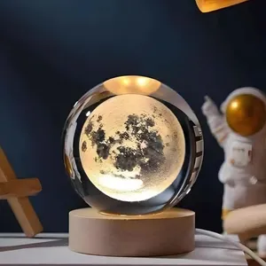 چراغ رومیزی مدل گوی شیشه ای 3D طرح ماه کامل