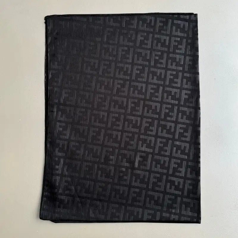 شال زنانه مدل ساتن کریستال برجسته براق کد 1