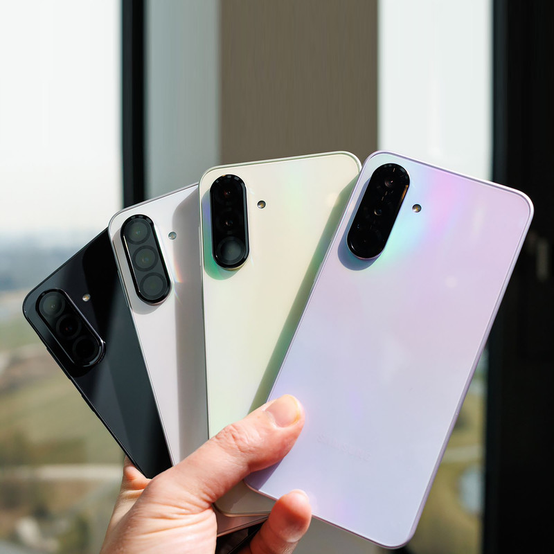 گوشی موبایل سامسونگ مدل Galaxy A36 دو سیم کارت ظرفیت 256 گیگابایت و رم 8 گیگابایت - ویتنام - به همراه شارژر 45 وات سامسونگ، 2 عدد قاب و 1 عدد محافظ صفحه نمایش