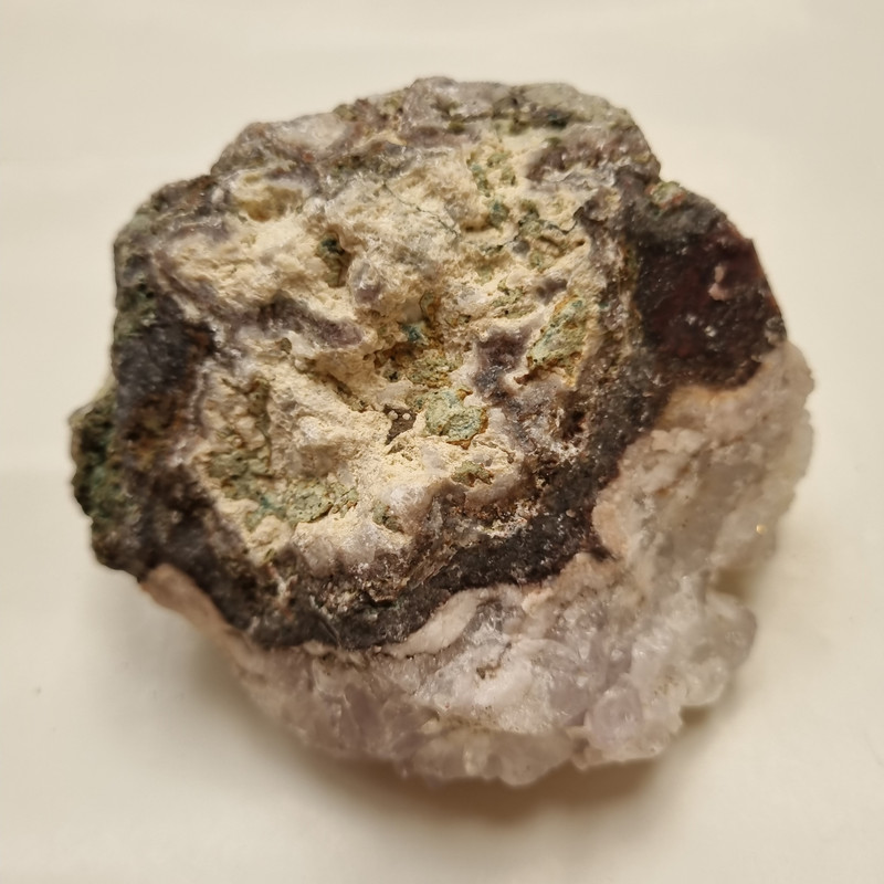 سنگ راف آمیتیست خط هنر مدل کلکسیونی کد  kh0219