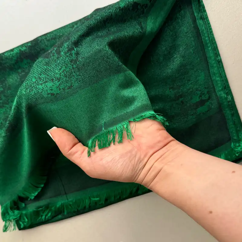 شال زنانه مدل نخی ژاکارد ابر و بادی