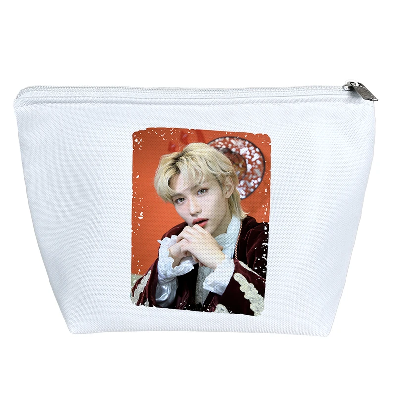 کیف لوازم آرایش دخترانه خندالو مدل فلیکس استری کیدز stray kids کد 1077