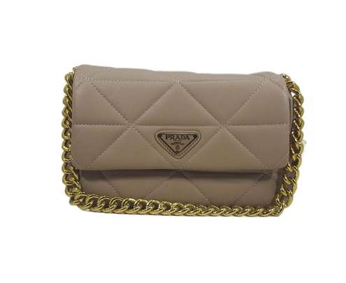 راهنمای خرید انواع محصولات مارک و برند پرادا در ایران و تهران ( لباس ، کفش ، کیف ) با قیمت مناسب و ارزان