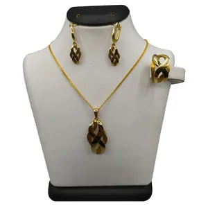 نیم ست طلا 18 عیار زنانه مدل لومیر