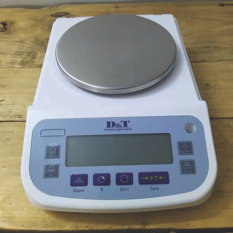 ترازو آزمایشگاهی دی اَند تی مدل ES 3200 B