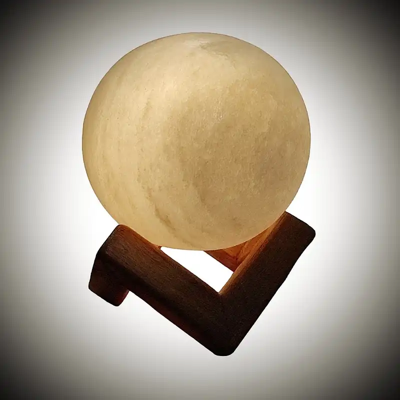 آباژور سنگ نمک مدل گـوی پـایه چـوبی کد 414