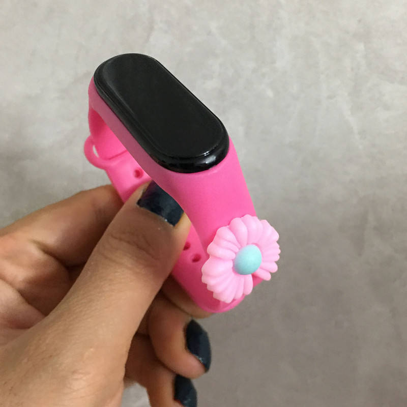ساعت مچی دیجیتال دخترانه مدل ضد آب سیلیکونی گل بابونه کد W F B PIN ساعت مچی دیجیتال دخترانه مدل ضد آب سیلیکونی گل بابونه کد W F B PIN
