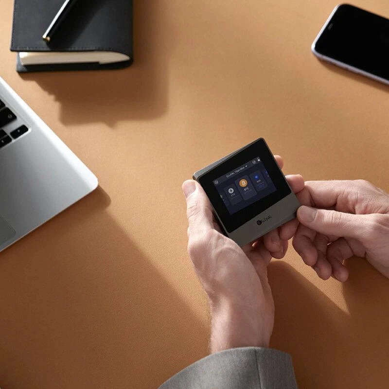 عکس شماره 5 : کیف پول سخت افزاری الیپال مدل titan mini