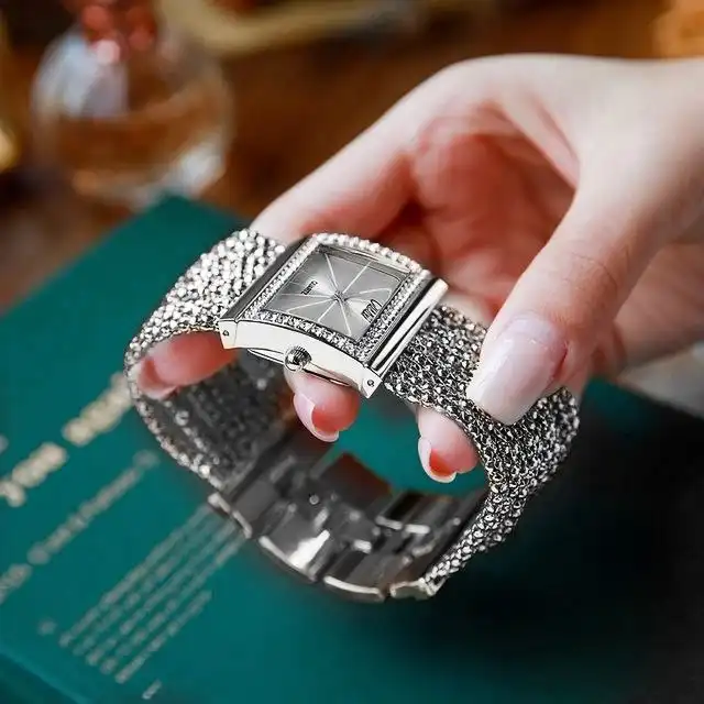 ساعت مچی عقربه ای زنانه مدل پهن 01