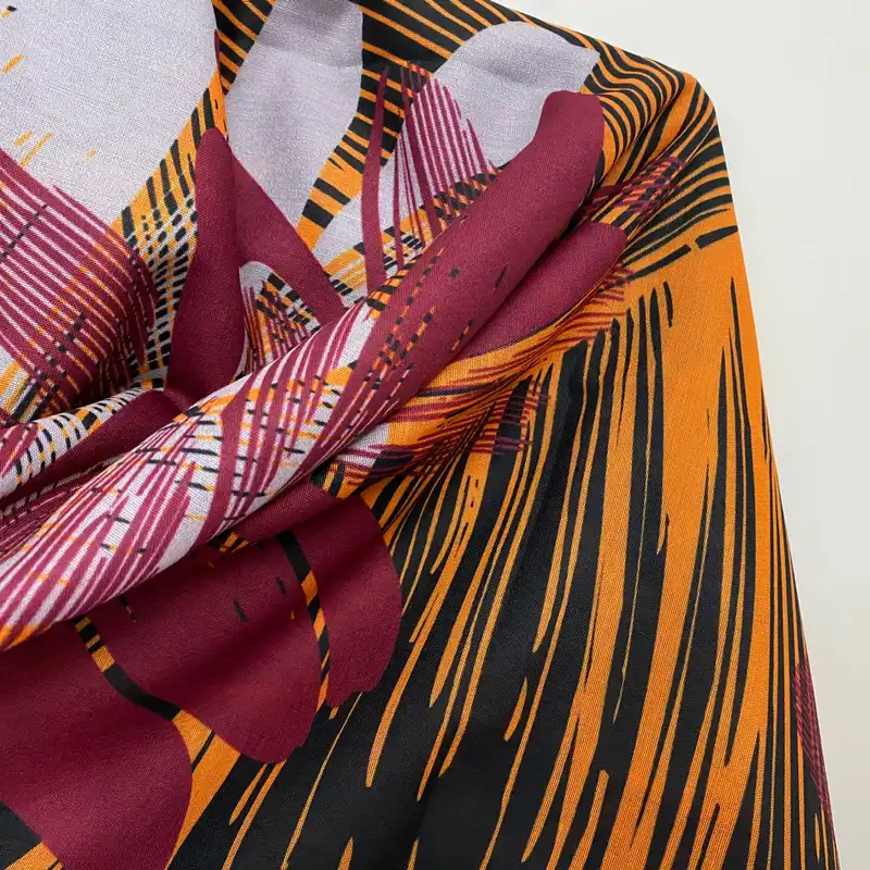 روسری زنانه مدل نخی چهارفصل قواره بزرگ کد 1226