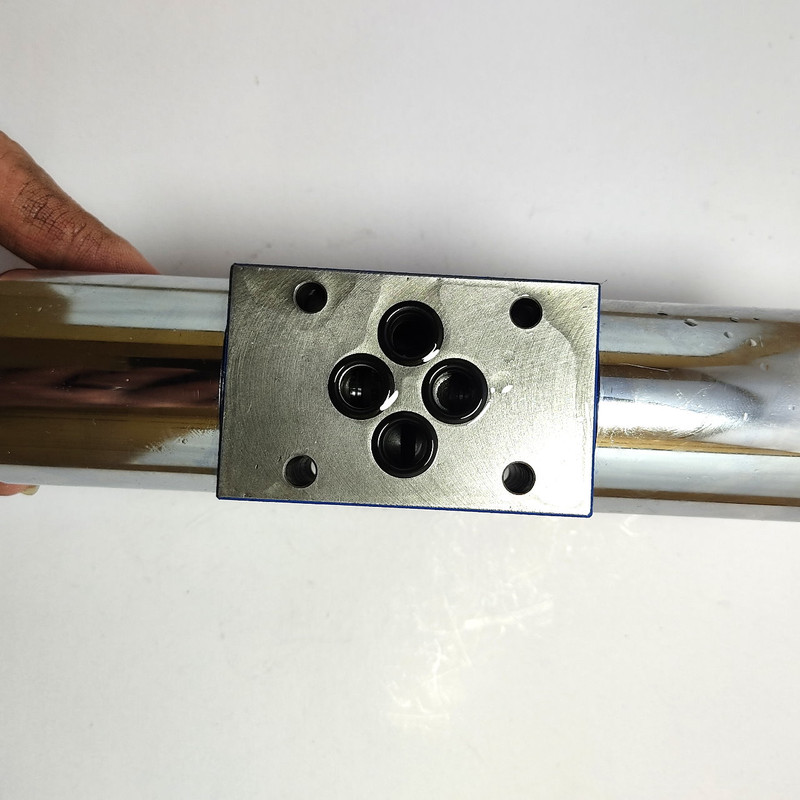 شیر برقی هیدرولیک هیدرو مدل 4WE6J-60/EG24N9Z5L-24 شیر برقی هیدرولیک هیدرو مدل 4WE6J-60/EG24N9Z5L-24