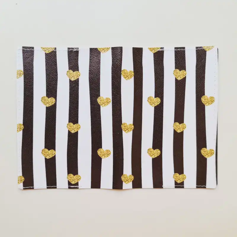 جلد شناسنامه طرح راهدار قلبی مدل IDC150732