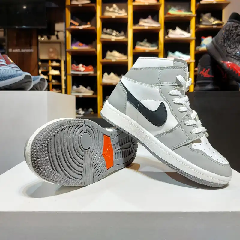 کفش بسکتبال مدل aj 1 grwhbk-126001021