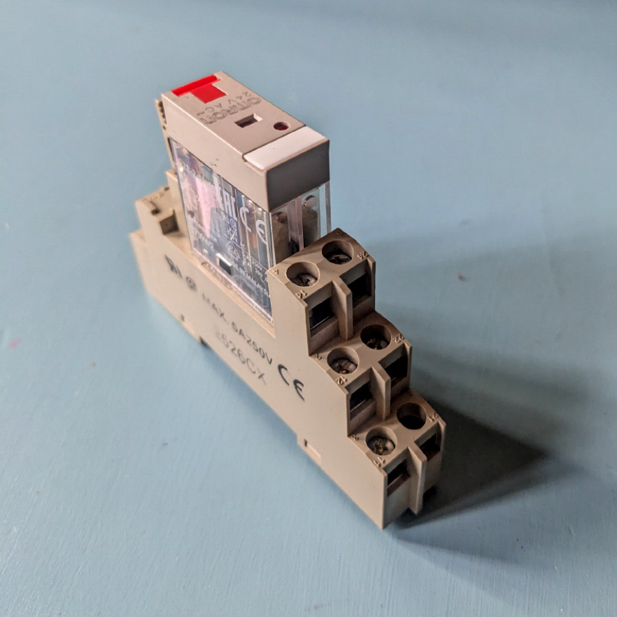 رله دوکنتاکت اومرون  مدل 24VAC G2R