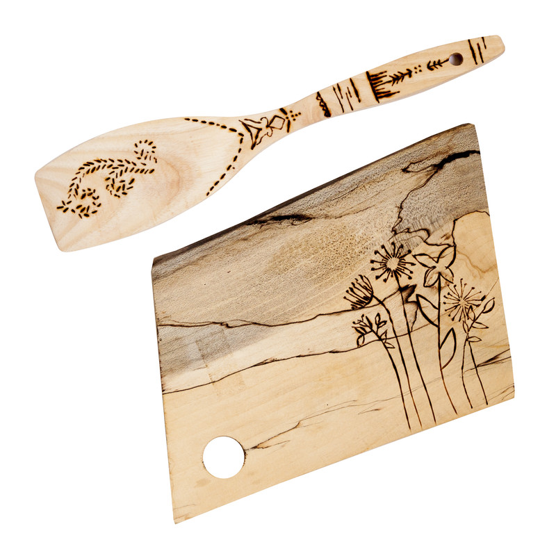 تخته سرو چوبی مدل حکاکی شده طرح گل به همراه کفگیر