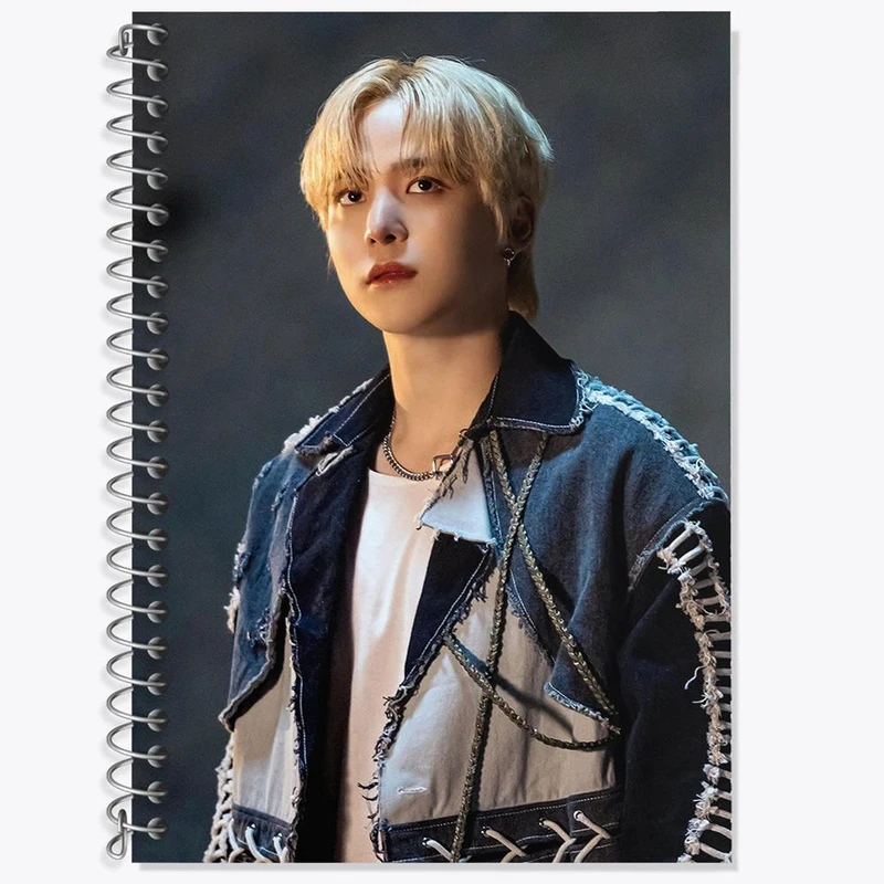 دفتر زبان 50 برگ خندالو مدل دو خط طرح یونهو گروه ایتیز ATEEZ کد 21215