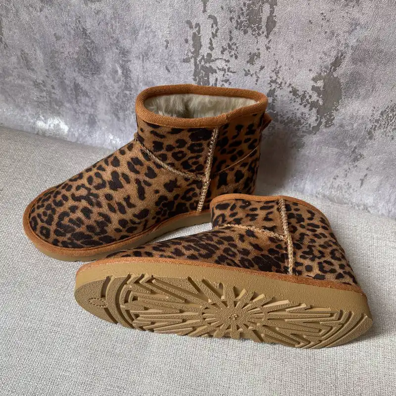 نیم بوت زنانه کد p111