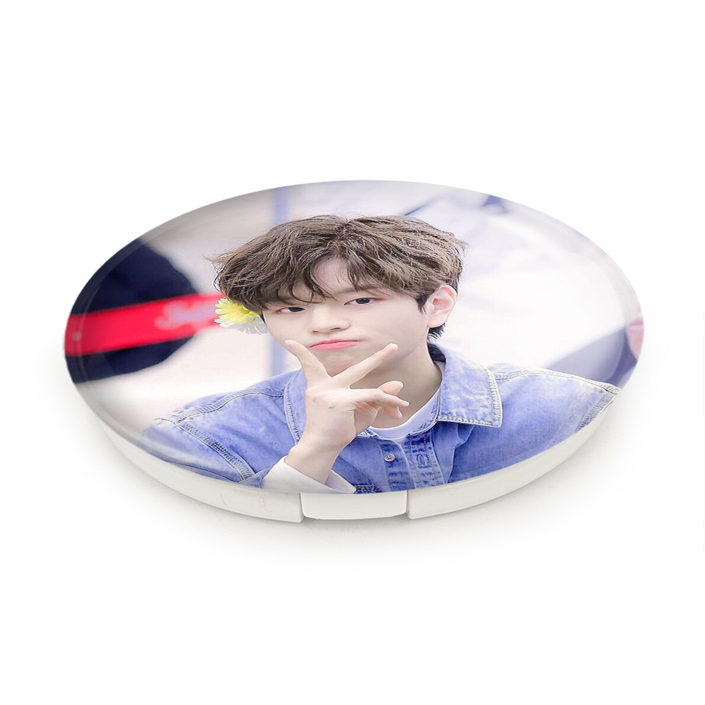 آینه جیبی خندالو طرح سونگمین گروه استری کیدز Stray Kids مدل تاشو کد 11864