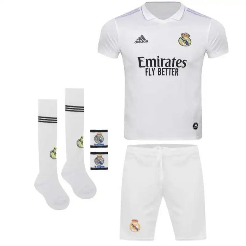 ست 4 تکه لباس ورزشی پسرانه طرح رئال مادرید مدل بنزما fifas2023