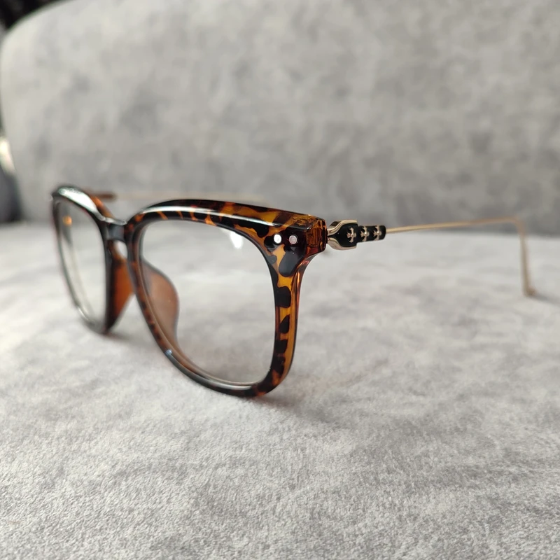 عکس شماره 8 : فریم عینک طبی مدل ویفرر کائوچو پلنگی کد 0166