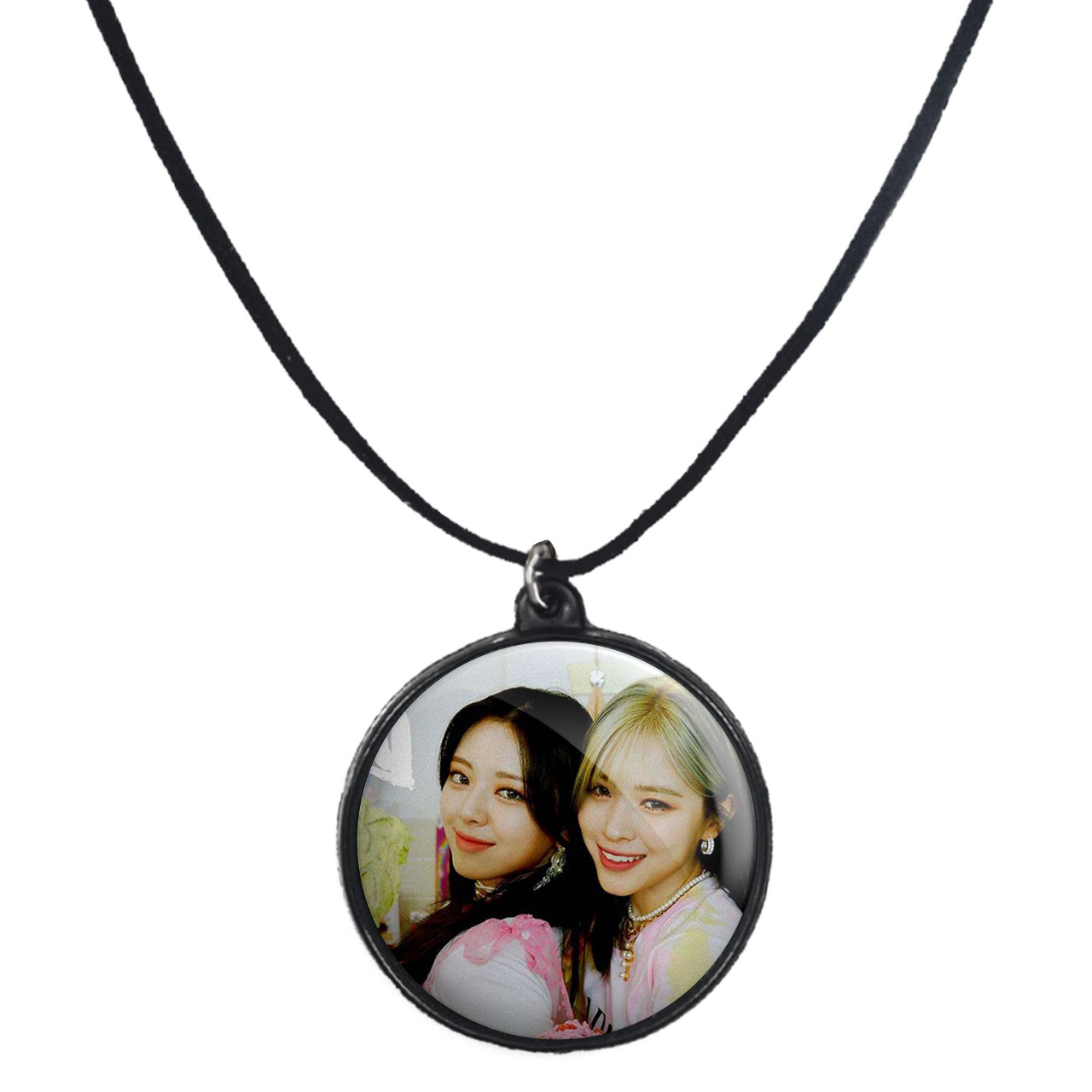 گردنبند پرمانه طرح گروه موسیقی ایتزی کد pmb.13018 مدل دو طرفه