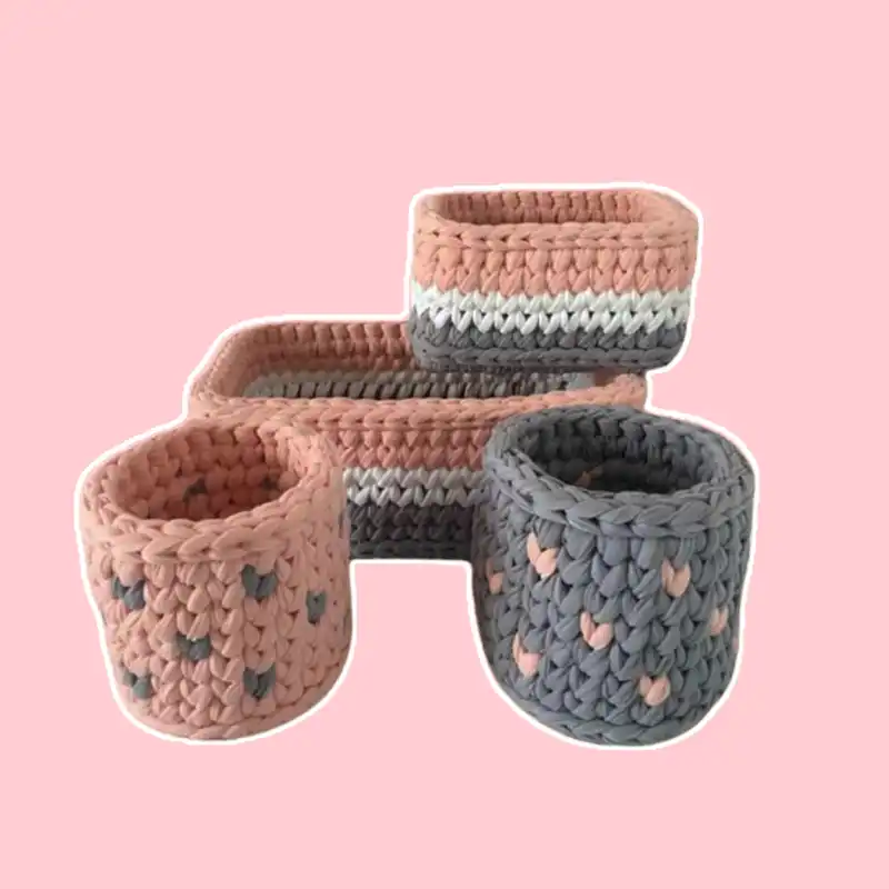 سبد قلاب بافی تریکو مدل سیسمونی نوزاد کد 01 مجموعه 4 عددی