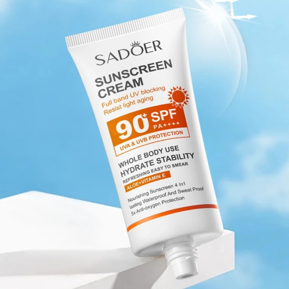 کرم ضد آفتاب بدون رنگ صورت و بدن سادور SPF 90 مدل آلوئه ورا محافظ UVA ،UVB و PA++++ مناسب برای انواع پوست وزن 50 گرم