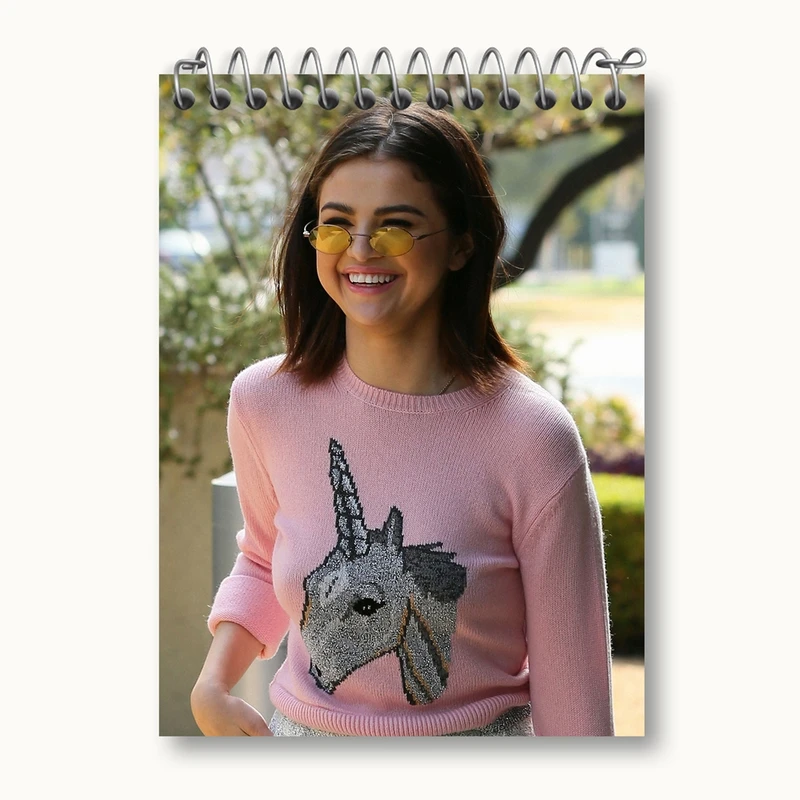 دفتر یادداشت 50 برگ خندالو مدل سلنا گومز Selena Gomez کد 19207