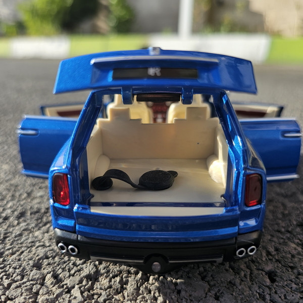 ماشین بازی مدل Rolls Royce Cullinan دودزا