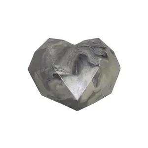 دکوری طرح قلب رگه دار کد R-705