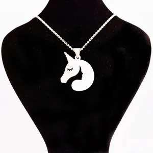 گردنبند نقره زنانه طرح اسب تک شاخ