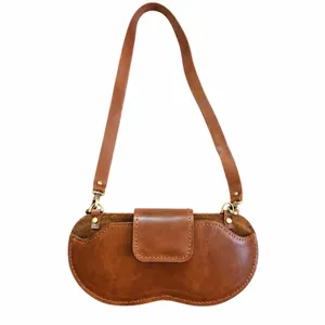 کیف عینک آویز دار چرم طبیعی به همراه جا کارتی مدل a102