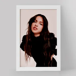 تابلو خندالو مدل اولیویا رودریگو Olivia Rodrigo کد 19272