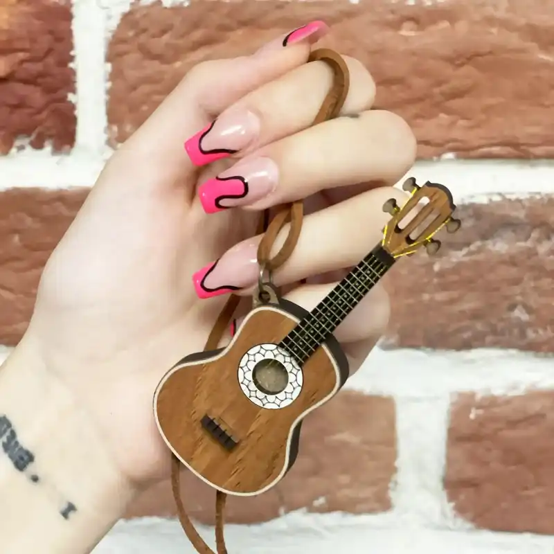 گردنبند طرح گیتار مدل چوبی بزرگ کد m.25318b