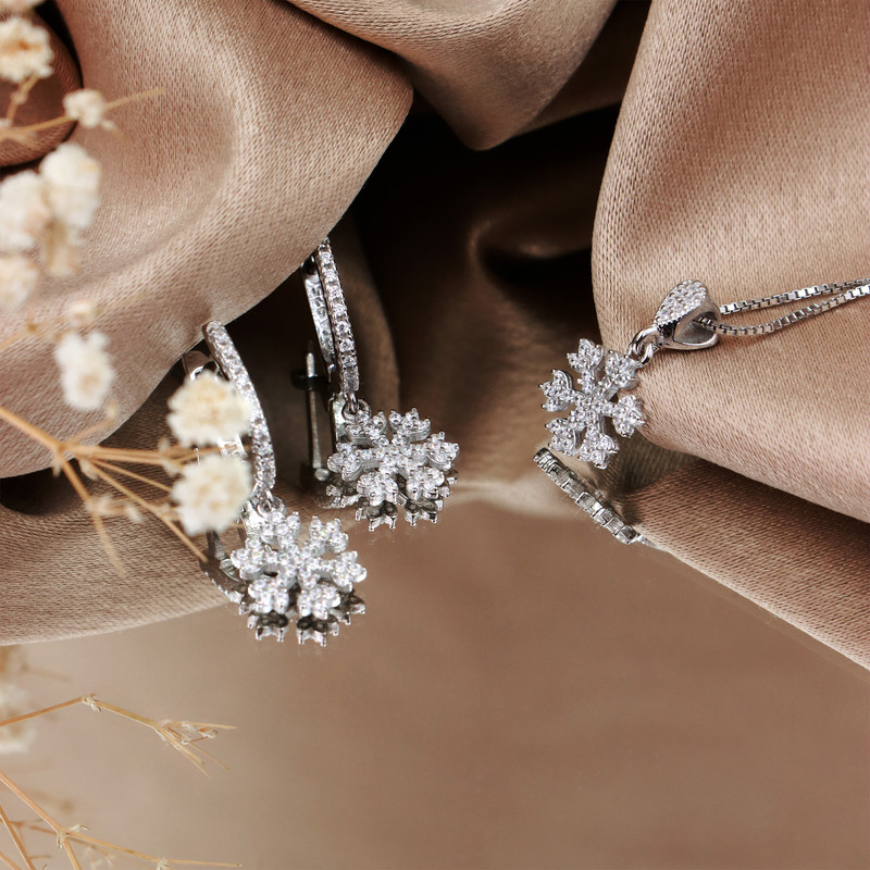 نیم ست نقره زنانه جی تی ای مدل دانه ی برف نیم ست نقره زنانه جی تی ای مدل دانه ی برف