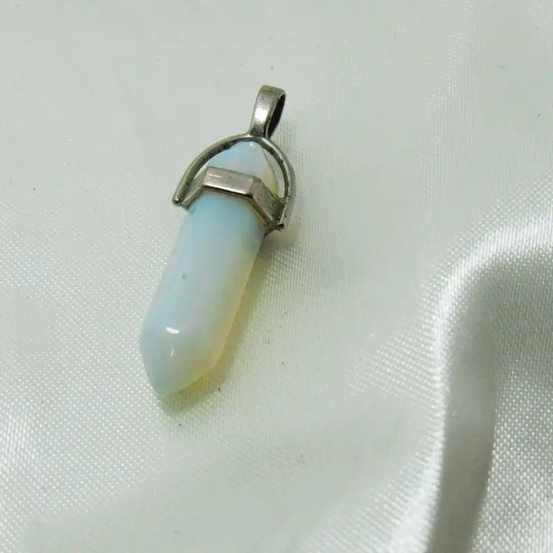 آویز گردنبند بچگانه مدل منشور سنگ اپالیت