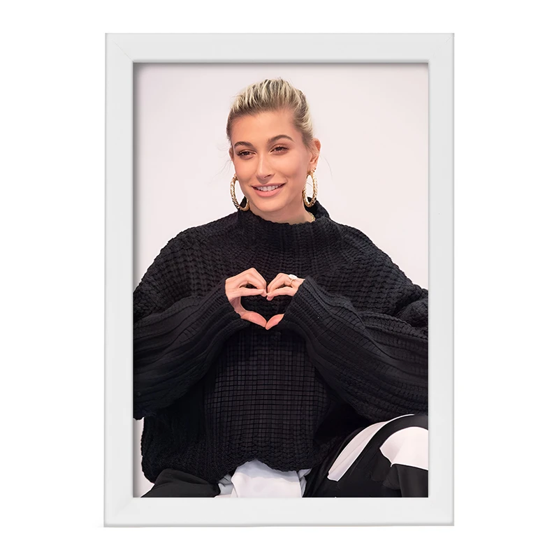 تابلو خندالو مدل هیلی بیبر کد F10188