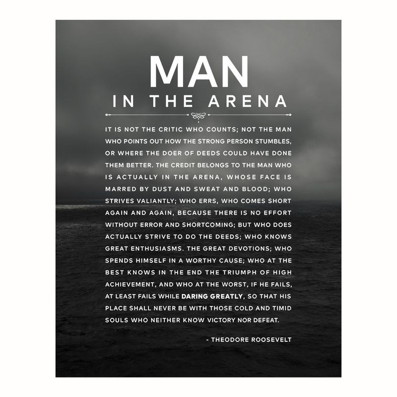 پوستر مدل  مرد در زمین بازی 