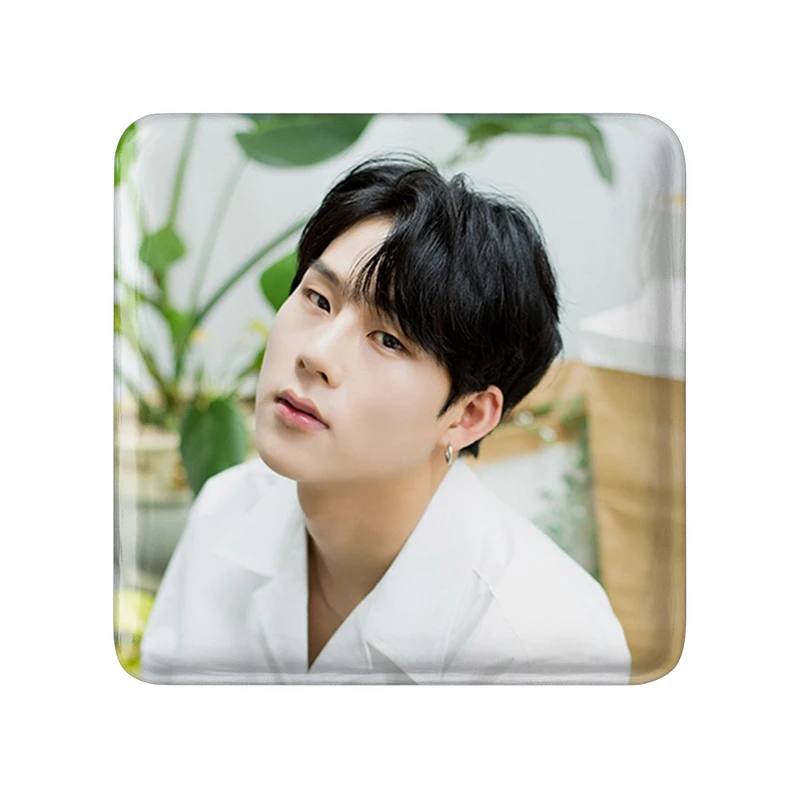 مگنت خندالو طرح جوهان گروه مانستا اکس MONSTA X  مدل مربعی کد 21128