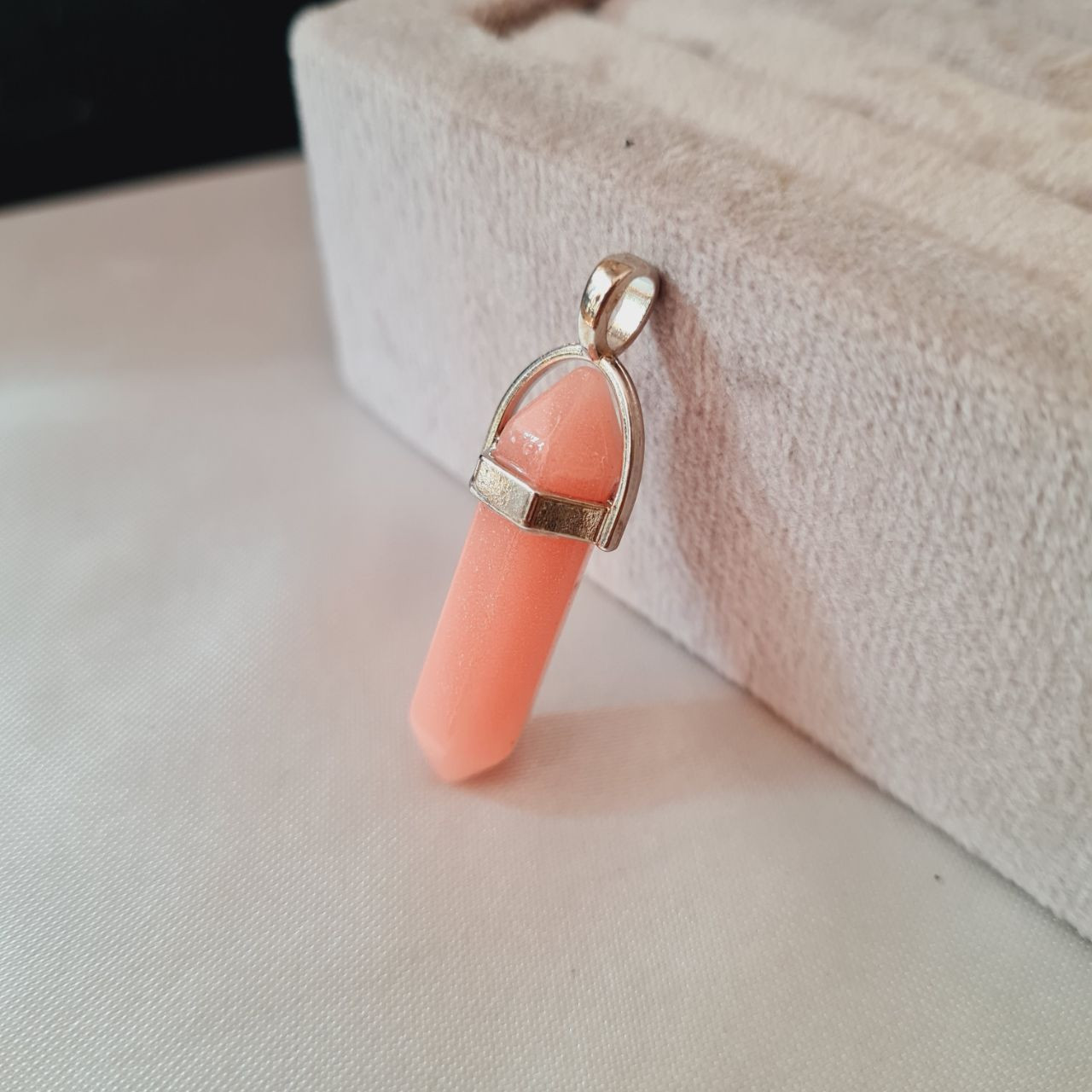 آویز گردنبند مدل منشور طرح سنگ عقیق آویز گردنبند مدل منشور طرح سنگ عقیق