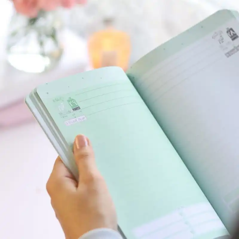 سالنامه سال 1403 مدل چهار فصل بسته 4 عددی