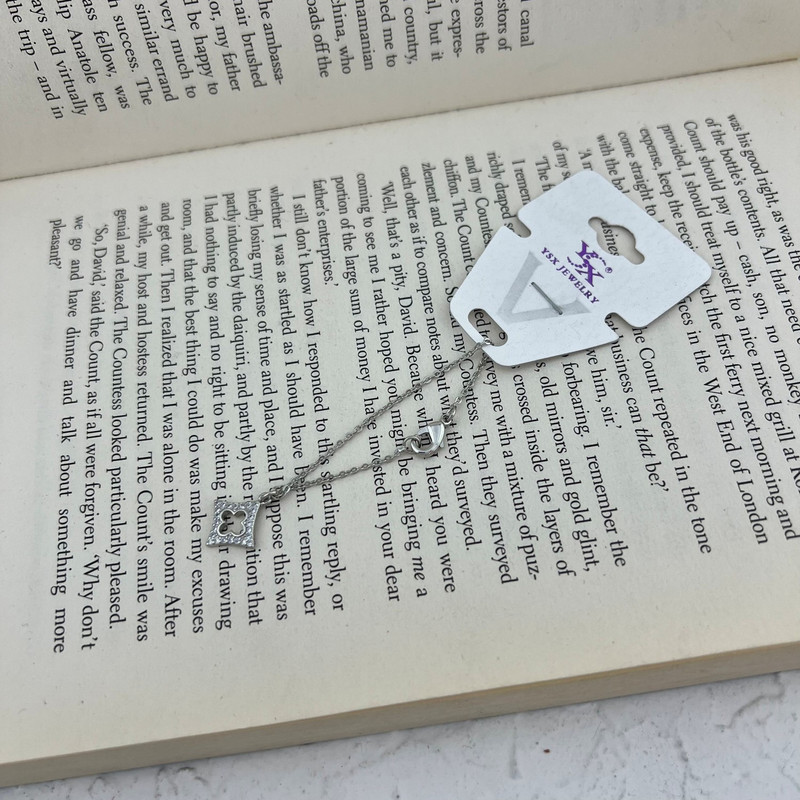 آویز ساعت زنانه وای اس ایکس مدل گل کد WA4017